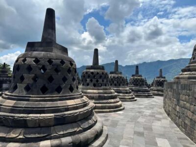 Yogyakarta: Borobudur Sunrise from setumbu hill ( climbup ) - Getting to Borobudur: quick transfer, good pacing, smart options