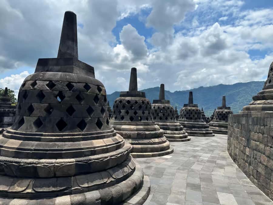 Yogyakarta: Borobudur Sunrise from setumbu hill ( climbup ) - The Morning Rhythm: From Sunrise to Borobudur in About 15 Minutes