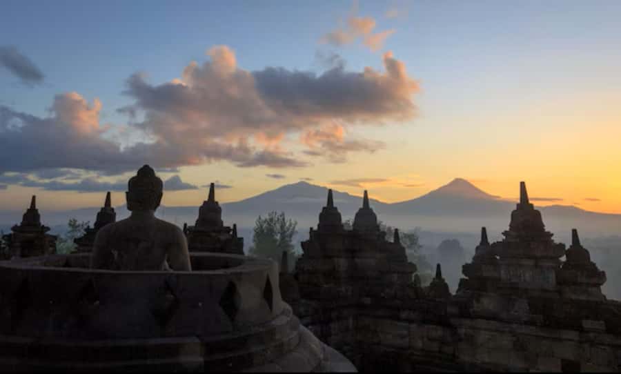 Yogyakarta: Borobudur Sunrise Inside Temple & Prambanan tour - Learning the Stories: Reliefs and Statues Made Human
