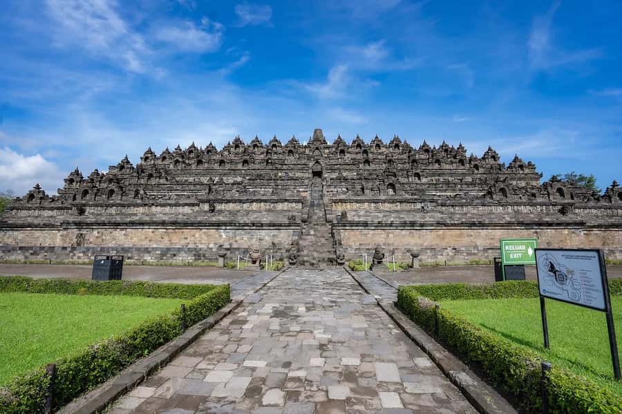 Yogyakarta: Borobudur Sunrise & Prambanan ClimbUp Guarantee - Borobudur: UNESCO monument plus a climb you actually get to do