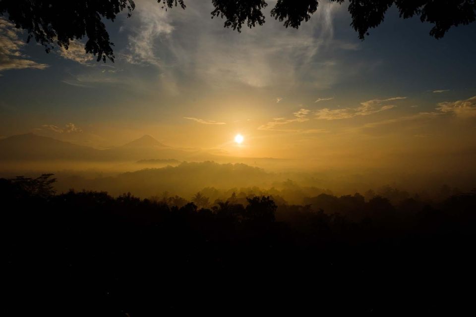 Yogyakarta: Borobudur sunrise(guarantee climb up)& Prambanan - Stumbu Hill: A Simple Bonus That Breaks the “Temple Only” Mood