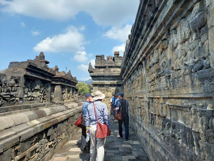 Yogyakarta: Borobudur Sunset Climb Up Shared Guided Tour - Why the Borobudur sunset climb works better than morning plans