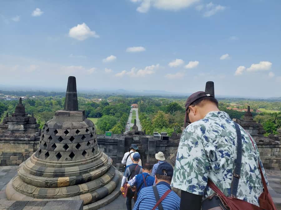 Yogyakarta: Borobudur Sunset Climb Up Shared Guided Tour - Yogyakarta to Borobudur: pickup, ride time, and how drivers add value