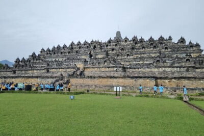 Yogyakarta: Borobudur Top Access (Ticket Assistance) & Selogriyo - Borobudur Temple: More Details When You Climb Higher