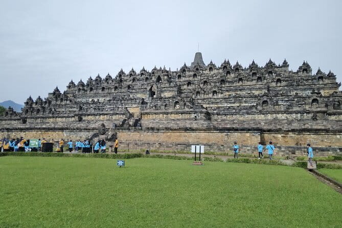 Yogyakarta: Borobudur Top Access (Ticket Assistance) & Selogriyo - Borobudur Temple: More Details When You Climb Higher