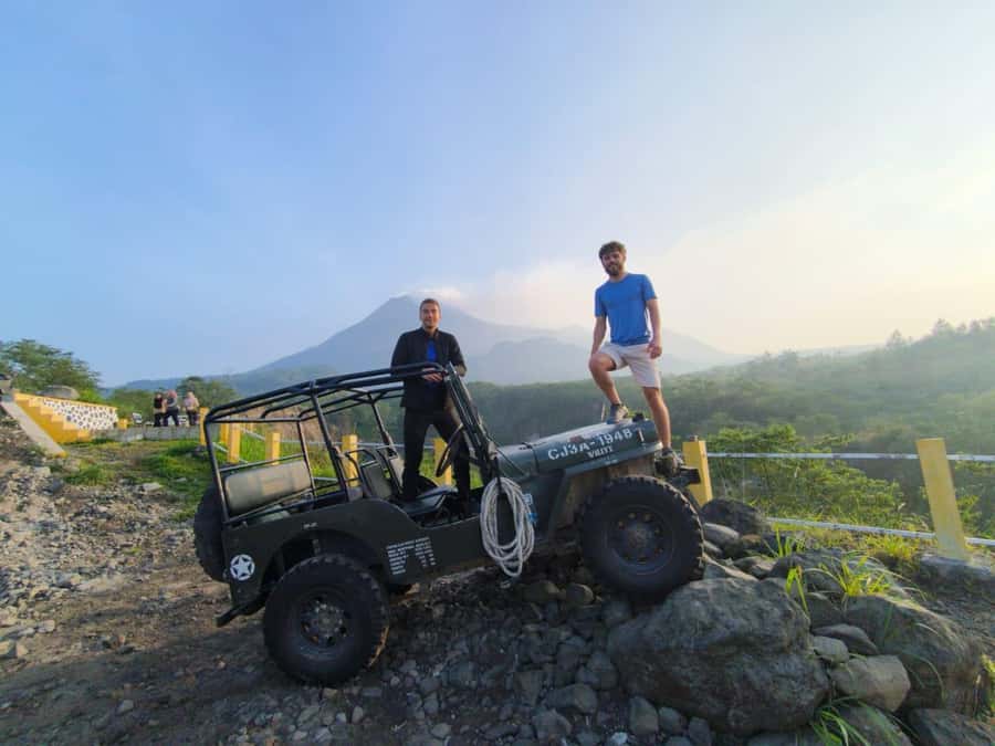 Yogyakarta : Borobudur(climb up temple) & sunrise mt merapi - Key highlights to notice