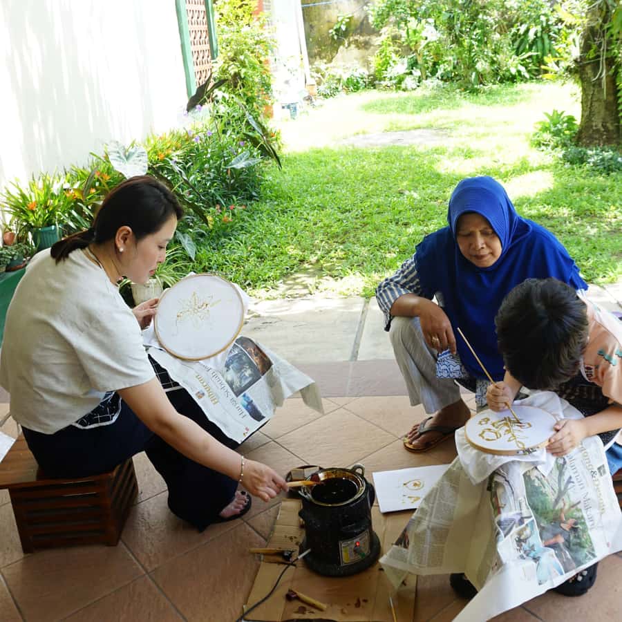Yogyakarta: Contemporary Batik Workshop with Natural Dyeing - Entering the Batik Workshop: Where You Start and How It Feels