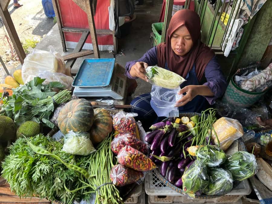 Yogyakarta: Cooking Class with Traditional Market Tour - Welcome Black Tea: The Simple Comfort You Don’t Expect