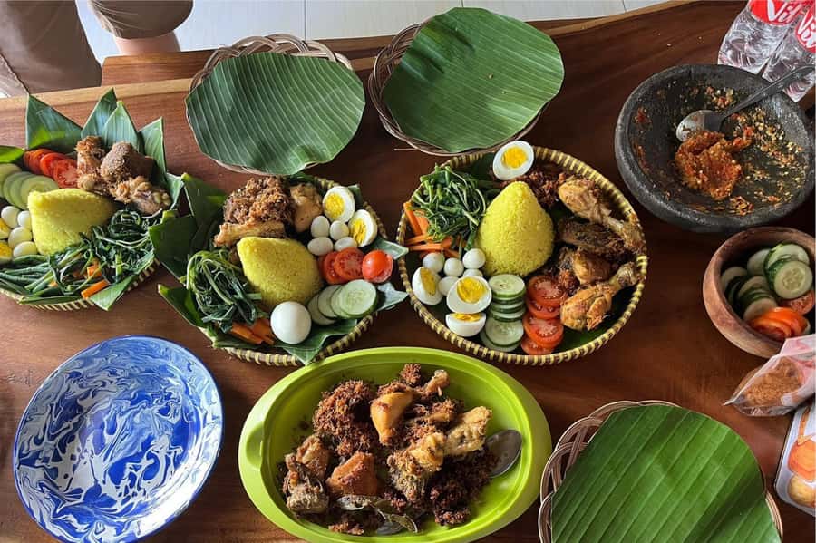 Yogyakarta: Countryside Cycling and Cooking Class Experience - Back to the kitchen: from ingredients to a 3- or 6-dish meal