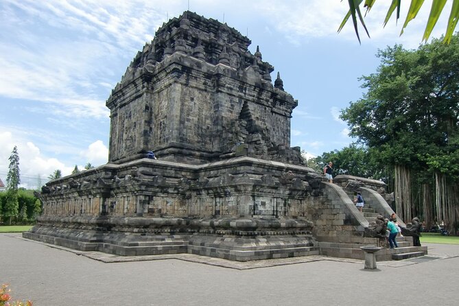 Yogyakarta Day trip Borobudur & Prambanan Temples - Prambanan in the afternoon: 240 temples and the big three