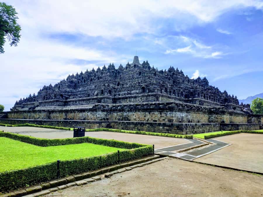 Yogyakarta Experience one day tour Borobudur and Prambanan - Entering Borobudur: the Buddhist monument with a “slow down” effect