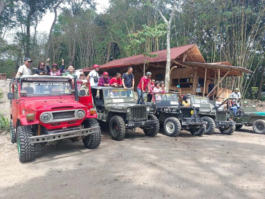 Yogyakarta: Explore Merapi using Safari Jeep with Pickup - The viewpoint stop: why 40 minutes can make or break your photos
