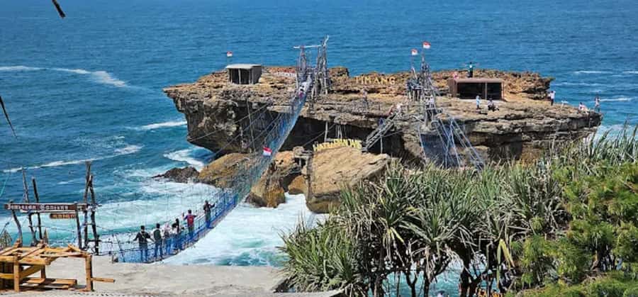 Yogyakarta: Explore Pindul Cave, Oyo River & Timang Beach - The human factor: guides can make or break a long day