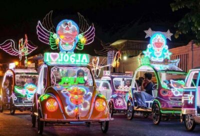 Yogyakarta: Guided City Walk and Food Tour - A 3.5-hour night loop that mixes landmarks, food, and play