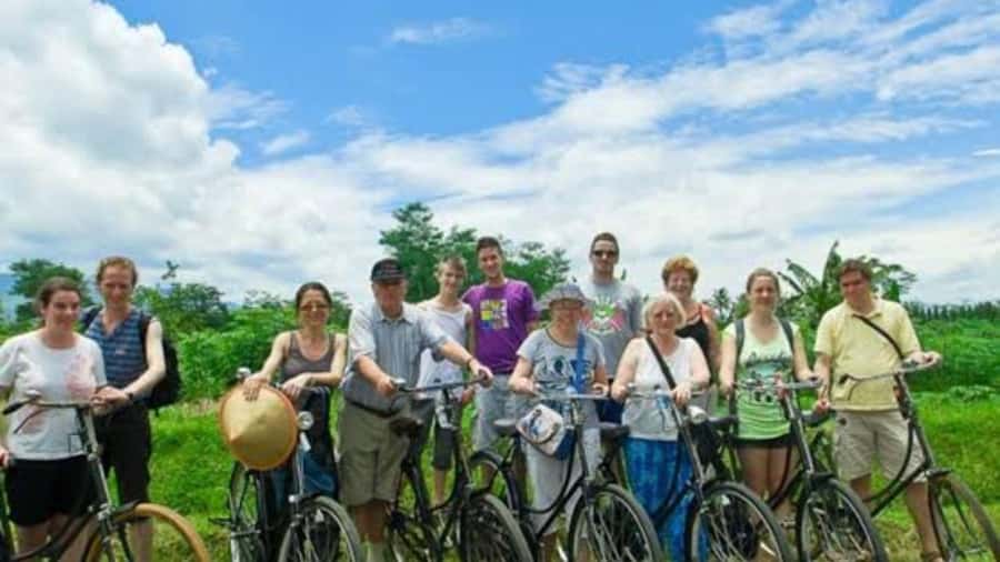 Yogyakarta: Half-Day Guided Bike City Tour - Break Time in the City: Photos, Quick Shopping, and Resetting Your Legs