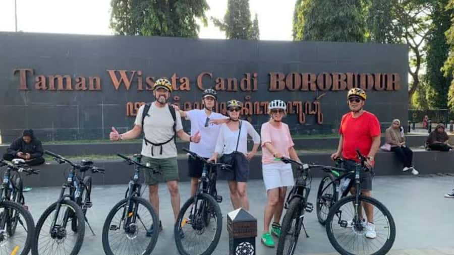 Yogyakarta: Half-Day Guided Bike City Tour - Keraton Yogyakarta: Still-Used Royal Space and What the Guide Helps You Notice
