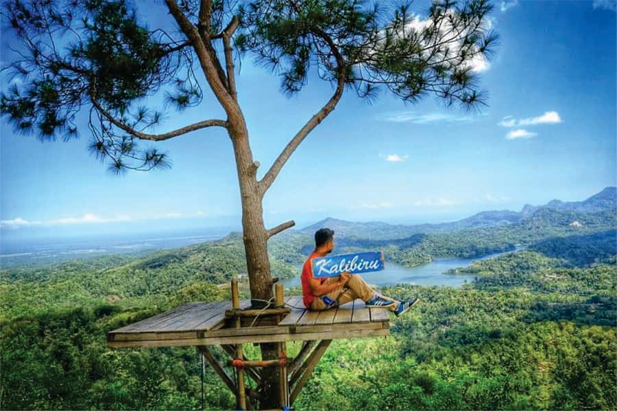 Yogyakarta Instagram Tour: A Private Multi Options Day Tour - Option B: Tamansari Watercastle, Borobudur climb-up, and Chicken Church