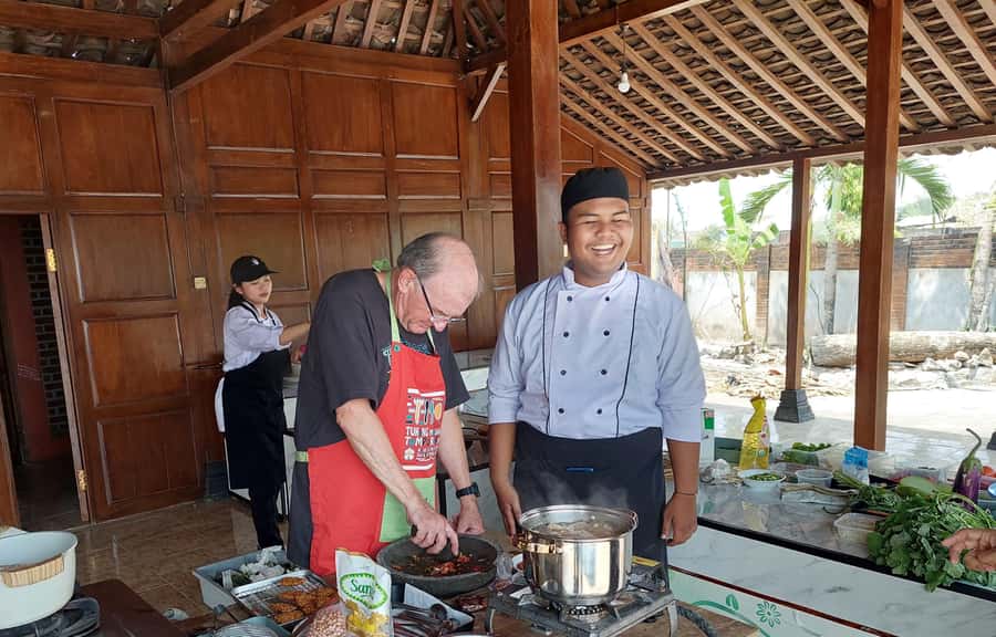 Yogyakarta: Javanese Cooking Class & Market Tour - Price and logistics: how $53 stacks up in Yogyakarta