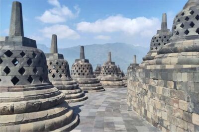 Yogyakarta: Joined or Private Tour to Borobudur & Prambanan - The Climb to Borobudur’s Highest Level: What You’ll Actually Feel