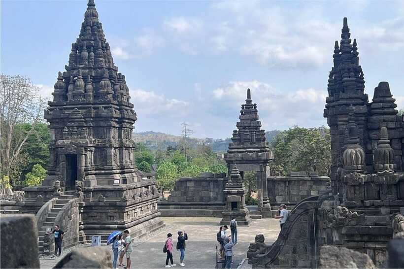 Yogyakarta: Joined or Private Tour to Borobudur & Prambanan - Inside Prambanan: Hindu God Statues and a Clear View of the Complex