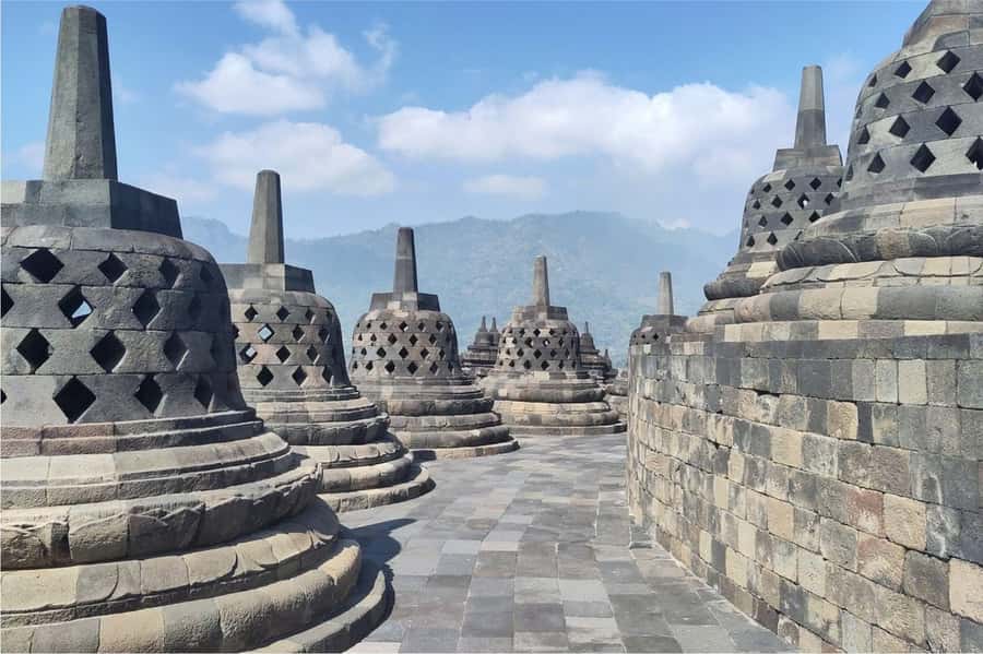 Yogyakarta: Joined or Private Tour to Borobudur & Prambanan - The Climb to Borobudur’s Highest Level: What You’ll Actually Feel