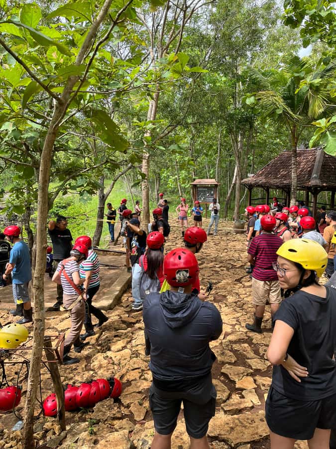 Yogyakarta: Jomblang and Pindul Cave Shared Guided Tour - Lunch box timing: fuel for a day that starts early