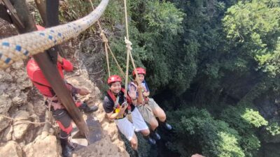 Yogyakarta: Jomblang Cave and Timang Beach - Rappelling Down: Gear, Pacing, and What to Expect Inside