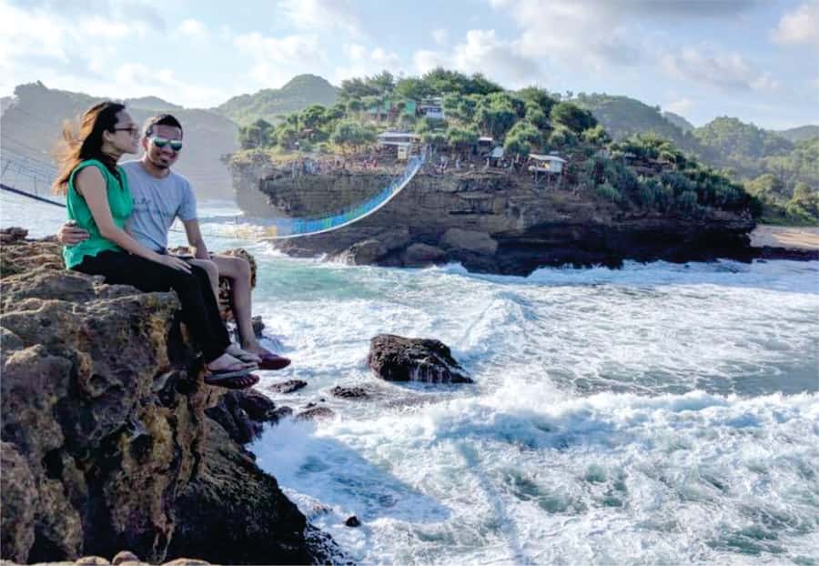 Yogyakarta: Jurang Tembelan, Pine Forest, and Timang Beach - Jurang Tembelan: Clouds, Viewpoints, and the Best Conditions for Photos