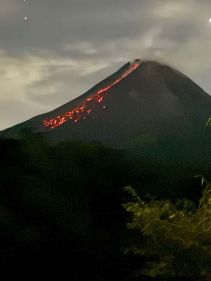 Yogyakarta: Merapi Volcano Lava View with Turgo Hill option - Photography and patience: how to get the lava glow in your camera
