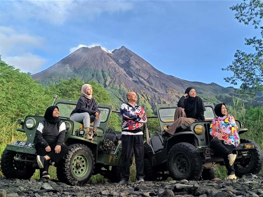 Yogyakarta: Mount Merapi and Pindul Cave Tubing Day Tour - Lunch pacing and staying comfortable between big activities