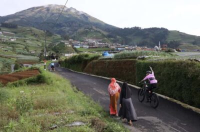 Yogyakarta : Nepal Van java & Kedung Kayang waterfall trip - Road trip rhythm from Yogyakarta: the pickup to the first hills