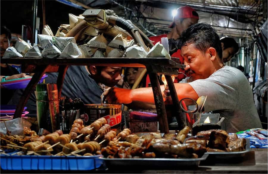 Yogyakarta: Night Walking and Street Food Tasting Tour - The Becak Ride: A Fun Way to See Yogya After Dark