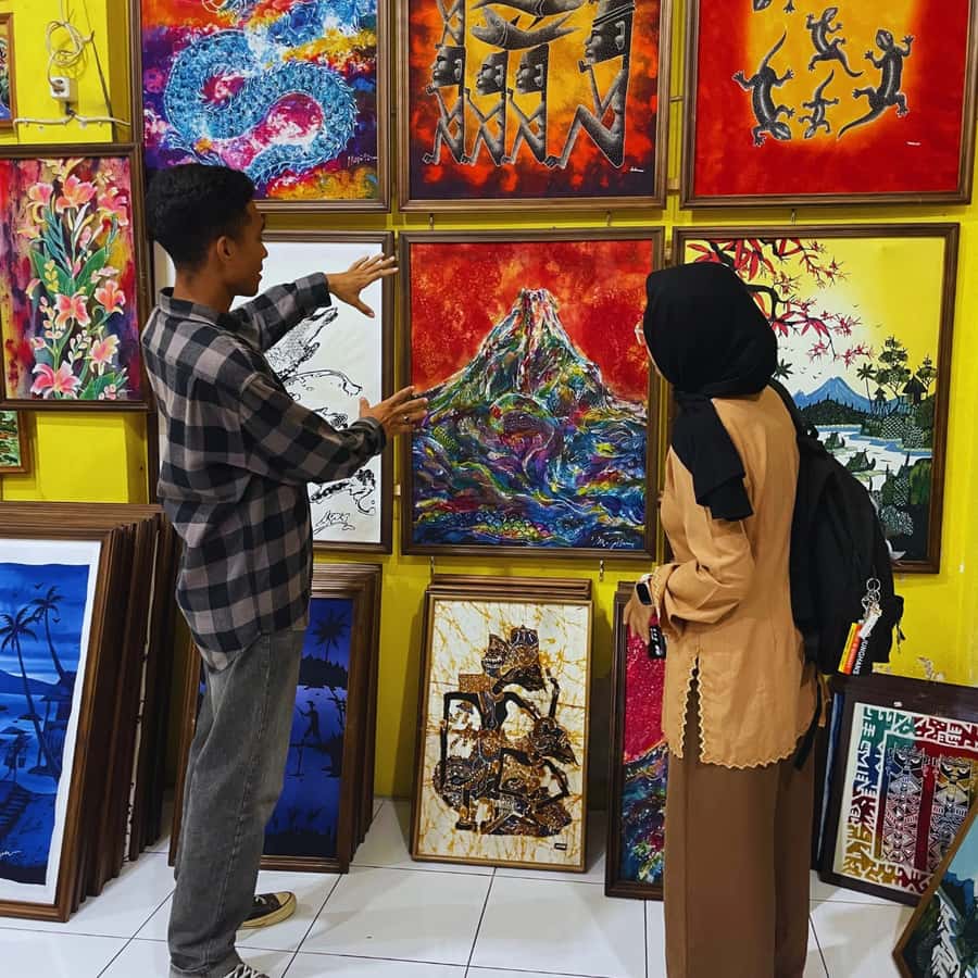 Yogyakarta: Night Walking & Street Food Tour - The optional Rumah Hantu Malioboro: fun scare or skip it