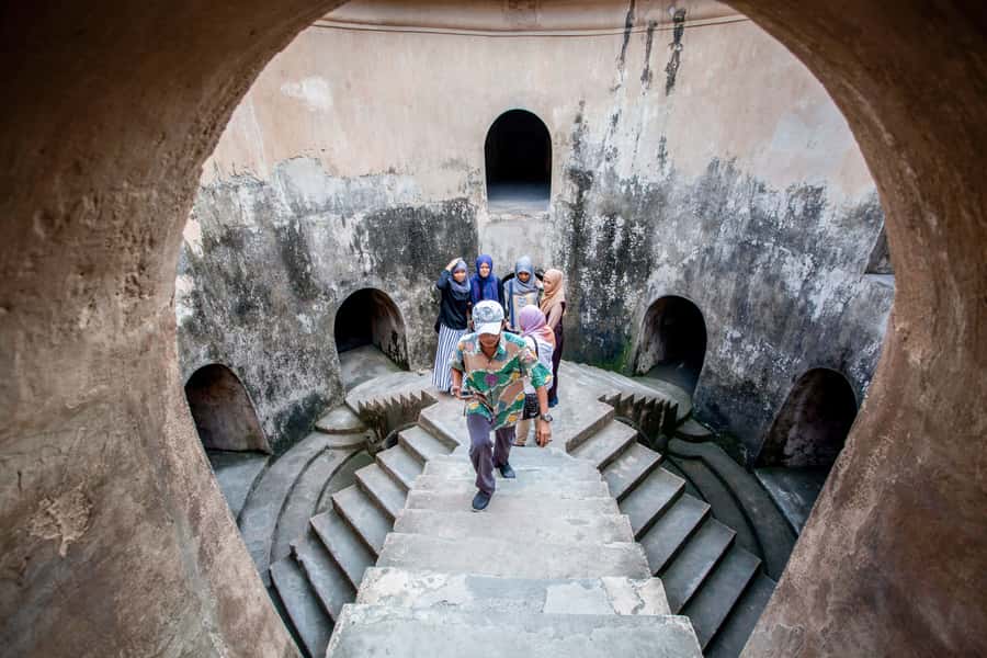 Yogyakarta: Palace, Water Castle & UNESCO Temple Guided Tour - How the Day in Yogyakarta Gets You from Royal Courts to UNESCO Awe