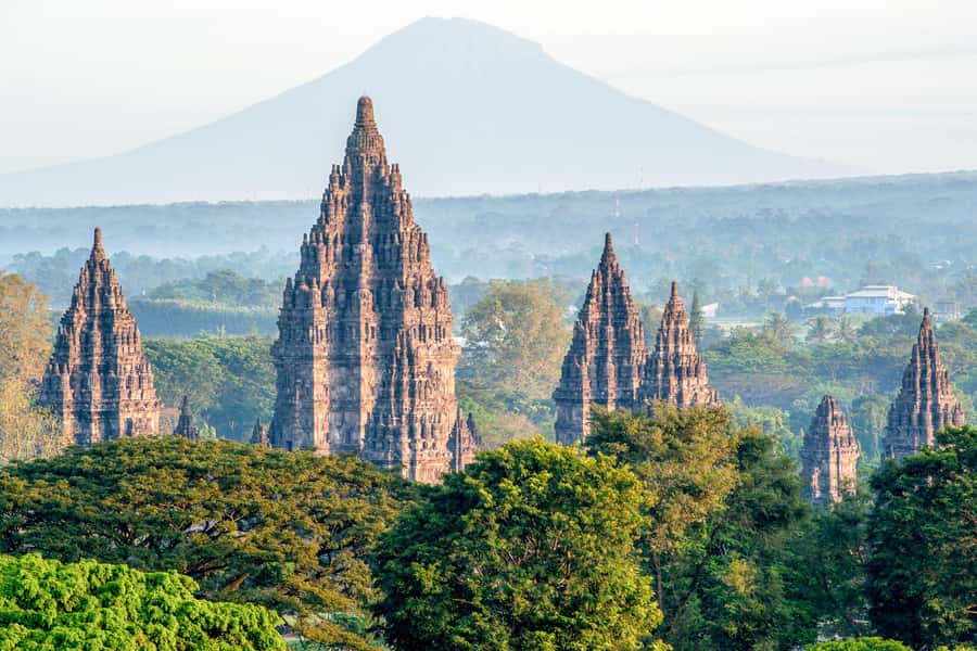 Yogyakarta: Palace, Water Castle & UNESCO Temple Guided Tour - Taman Sari Water Castle: Baths, Pools, and Royal Reset Time