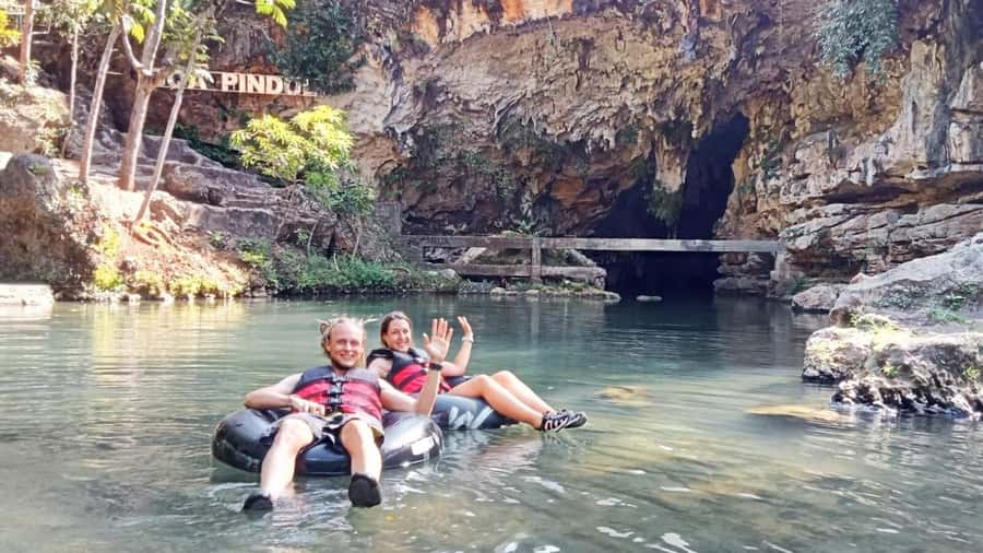 Yogyakarta: Pindul Cave Tubing and Oyo River Tubing - Entering the Pindul Cave float: what you’ll see and how it feels