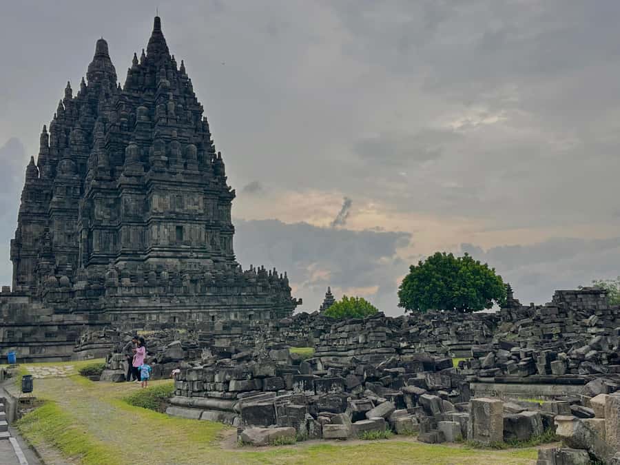 Yogyakarta: Prambanan Temple Afternoon Exploration - What the Small Group Format Does for Your Experience