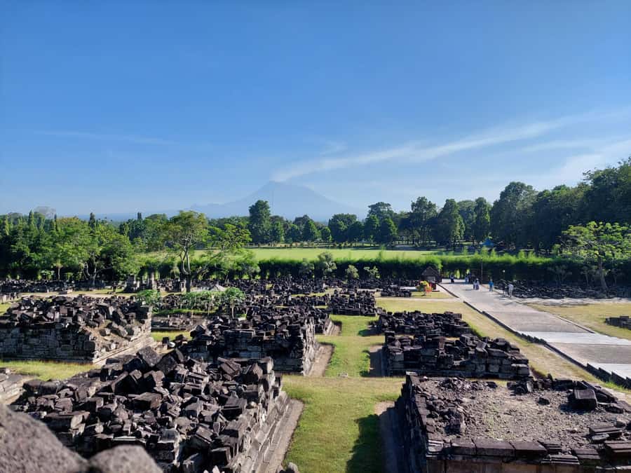 Yogyakarta: Prambanan Temple Morning Tour and Palace Tour - Taman Sari Water Castle: gardens, pools, and easy walking