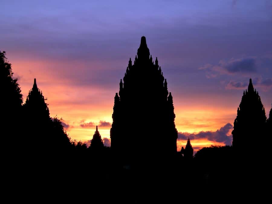 yogyakarta : prambanan temple sunset and ramayana ballet - The guided walk through every corner of Prambanan