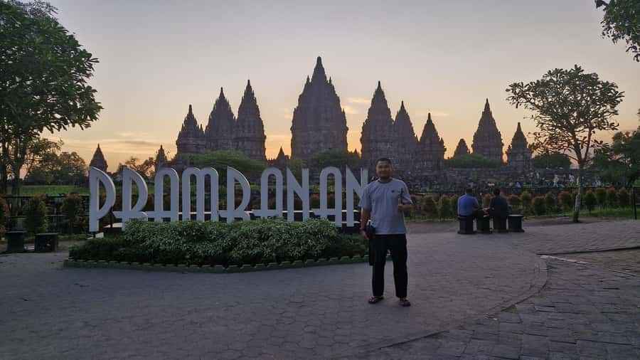 Yogyakarta: Prambanan Tour and Borobudur Climb to the Top - Price and value: is $137 fair for this itinerary?