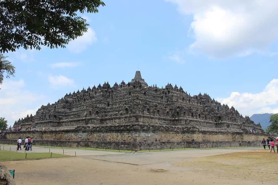 Yogyakarta: Prambanan Tour and Borobudur Climb to the Top - The route from Yogyakarta: how the 10 hours usually feel