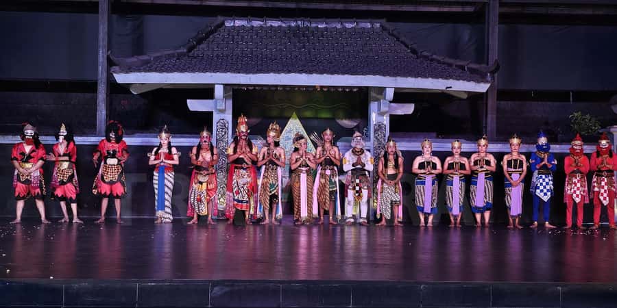 Yogyakarta: Ramayana Ballet Performance with Optional Dinner - Dinner at 6:00 PM: buffet food in a palace-style atmosphere