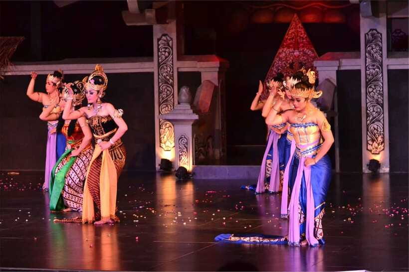 Yogyakarta: Ramayana Show with Transfer, Entry Fee & Dinner - Who this works best for