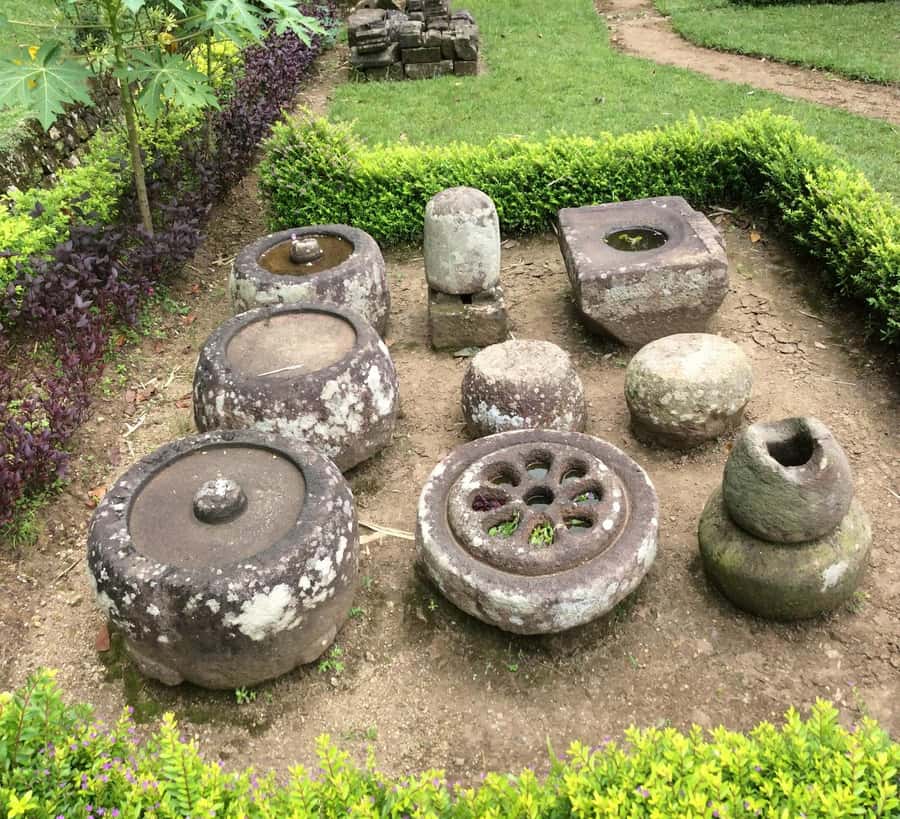 yogyakarta: Selogriyo, Marvel Amidst Java's Lush Terraces - Reaching Selogriyo Temple: Architecture With Hilltop Quiet
