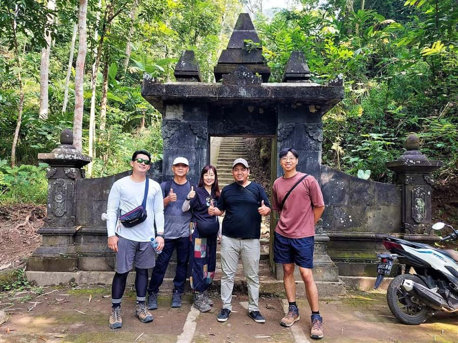 Yogyakarta: Selogriyo Temple and Rice Terrace Soft Trekking - Who should book Selogriyo and rice-terrace soft trekking?