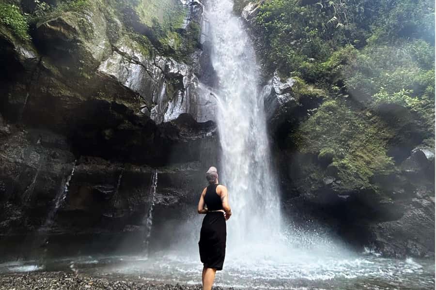 Yogyakarta: Selogriyo Temple, Rice Terraces & Waterfall Tour - Getting out of Yogyakarta fast: pickup, pacing, and that small-group advantage