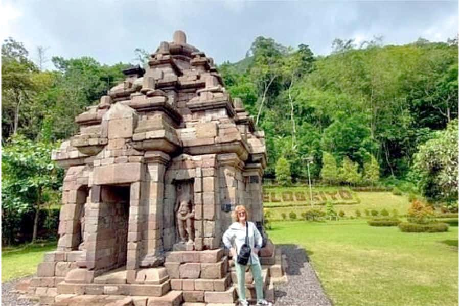 Yogyakarta: Selogriyo Temple, Rice Terraces & Waterfall Tour - Where food and coffee fit in: what’s included and what you should budget