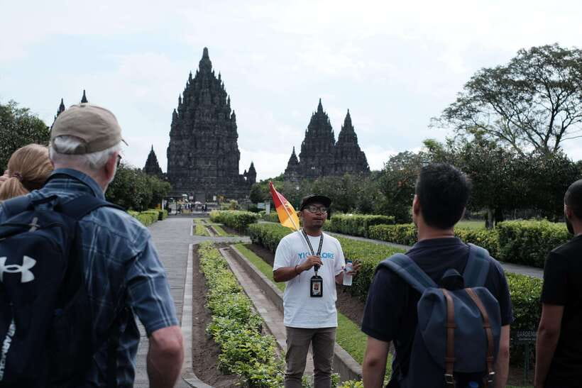 Yogyakarta: Setumbu Sunrise Borobudur Climb-up and Prambanan - Set off for an early sunrise day from Yogyakarta