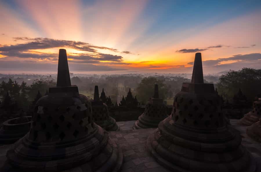 Yogyakarta: Setumbu Sunrise, Borobudur & Prambanan Day Tour - Why Punthuk Setumbu sunrise is the real starting point