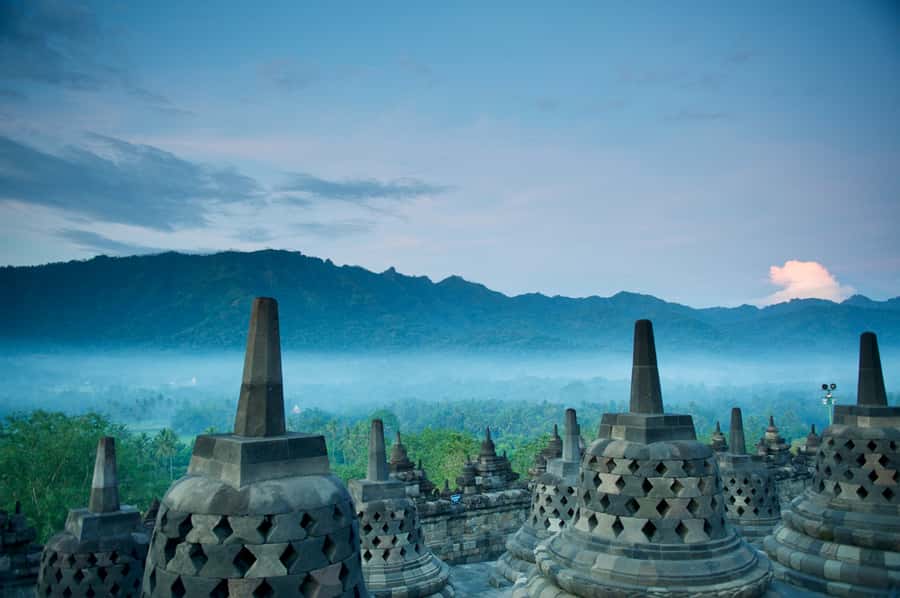 Yogyakarta: Setumbu Sunrise, Borobudur & Prambanan Day Tour - Borobudur: the world’s largest Buddhist temple with real time to look